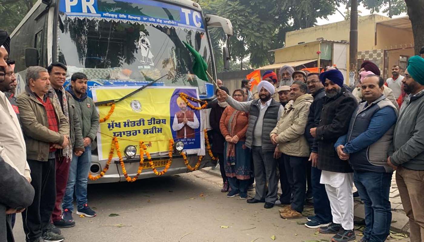 हलका विधायक कुलवंत सिंह ने मुख्यमंत्री तीर्थयात्रा योजना के तहत तीर्थयात्रियों की चौथी बस को मोहाली से रवाना किया